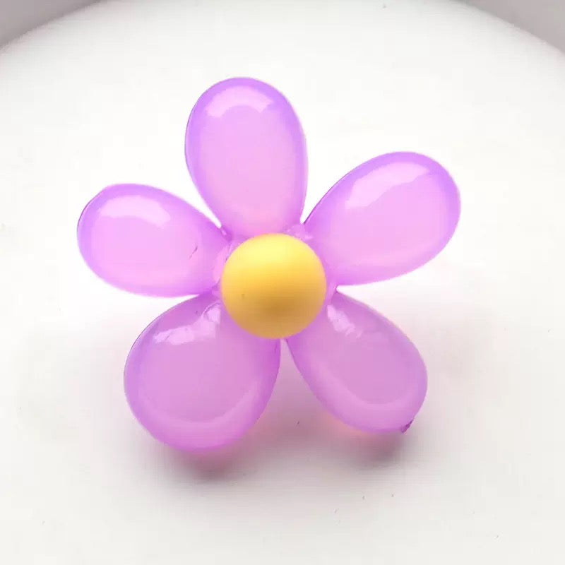 Daisy Acrylic Beads — 10 Pieces