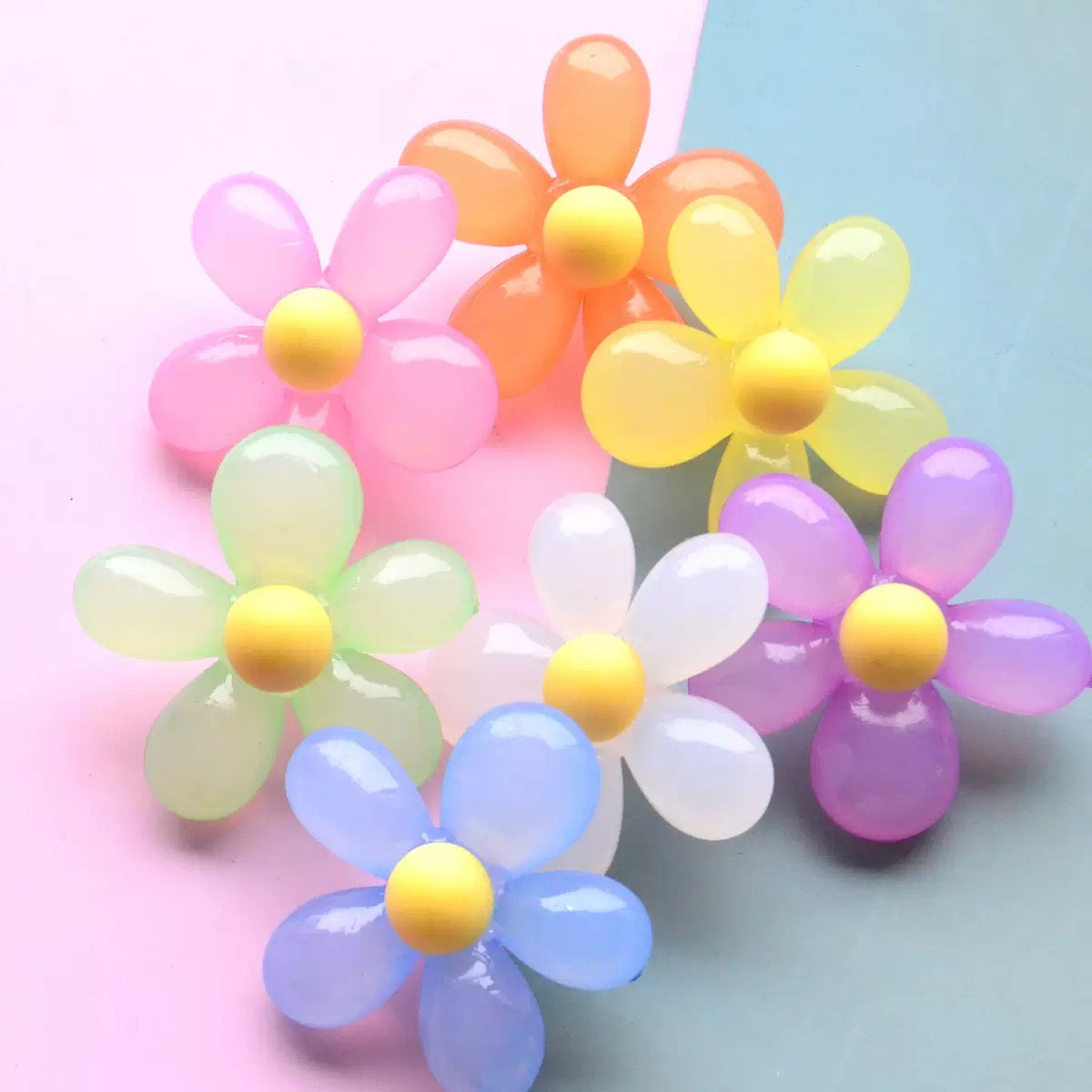 Daisy Acrylic Beads — 10 Pieces