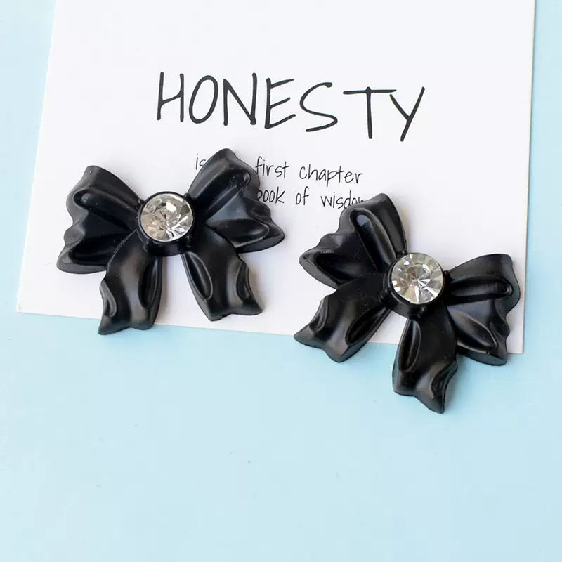 Folded Bow Charm