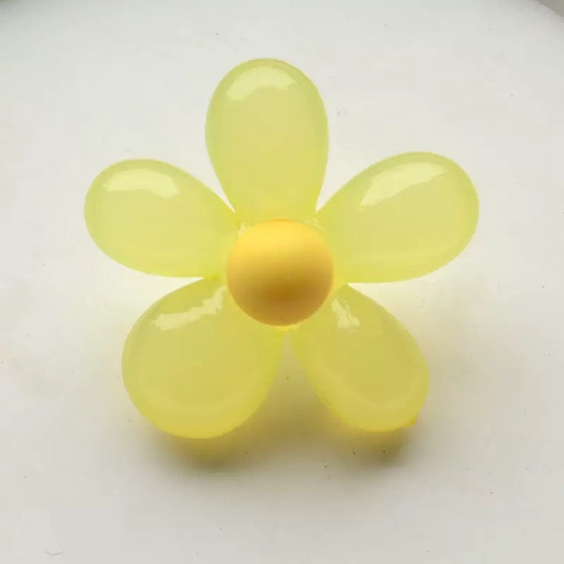 Daisy Acrylic Beads — 10 Pieces
