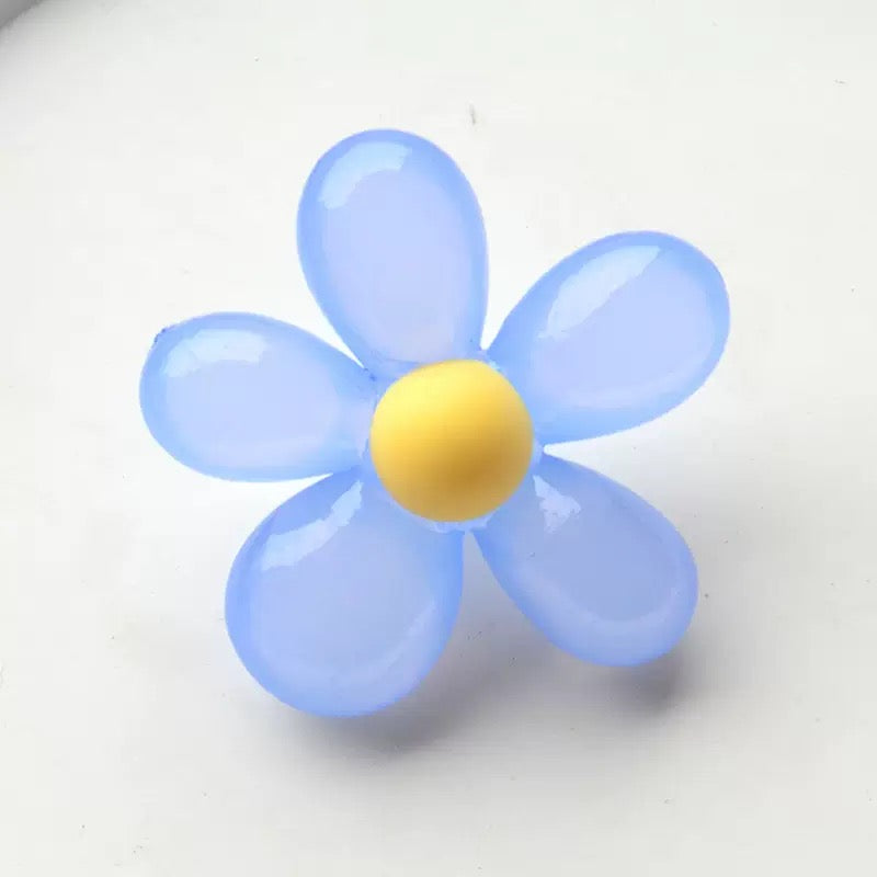 Daisy Acrylic Beads — 10 Pieces